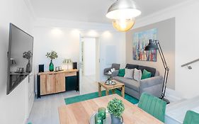 The Lachmann Vh, 2Br One Living Room Up To 6 People